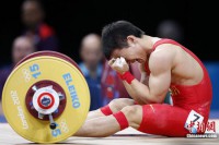 Chinese weightlifter Wu Jingbiao burst into tears after failing to win gold in the men's 56kg weightlifting event on July 30, 2012.